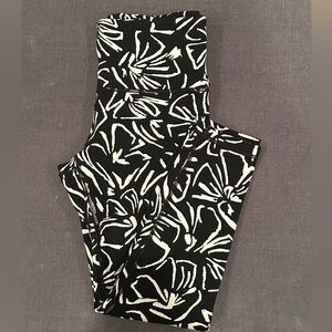 Athleta Black and White Patterned Leggings